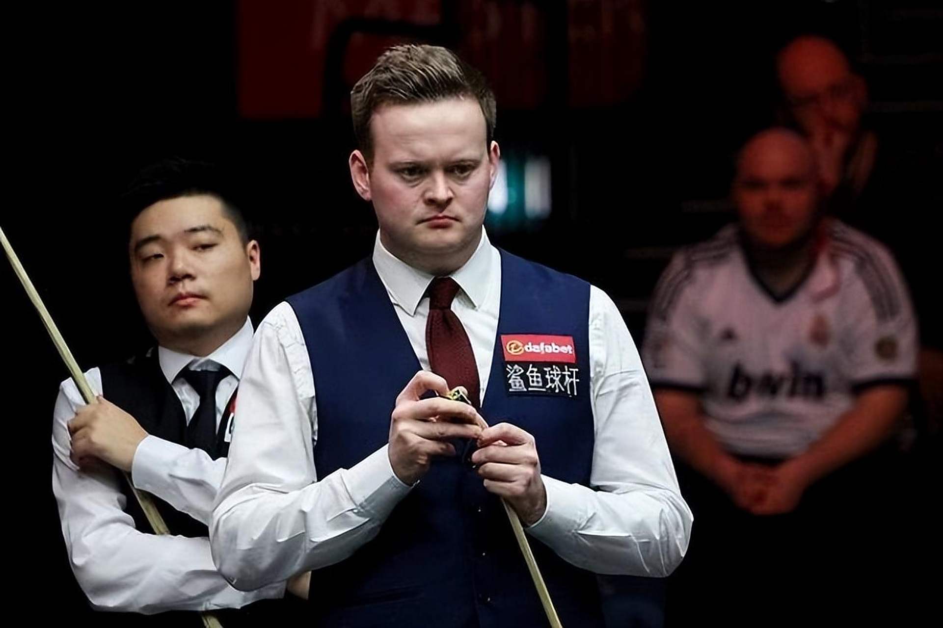 表现在对比 表现在对比