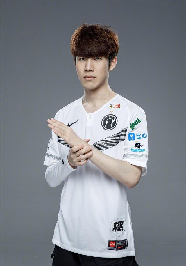 荣格展现了 荣格展现了